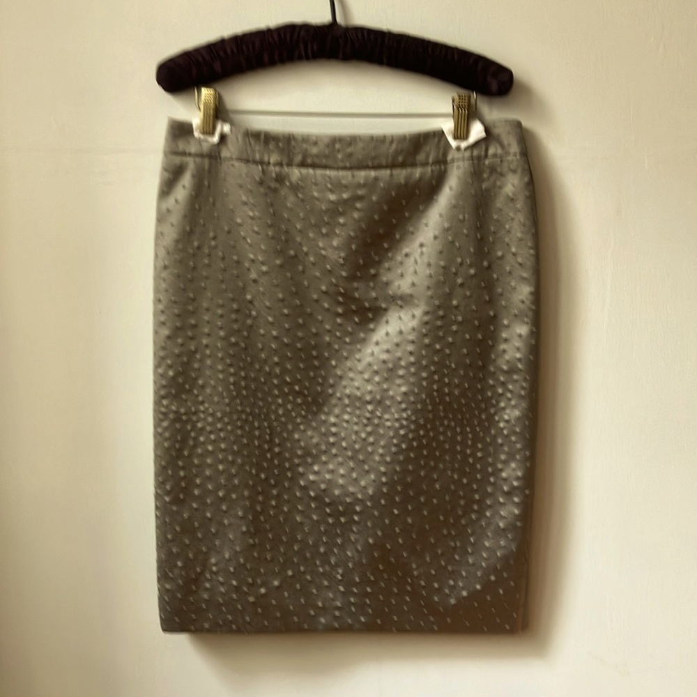 Max Mara new with tag, faux ostrich grey skirt size 10